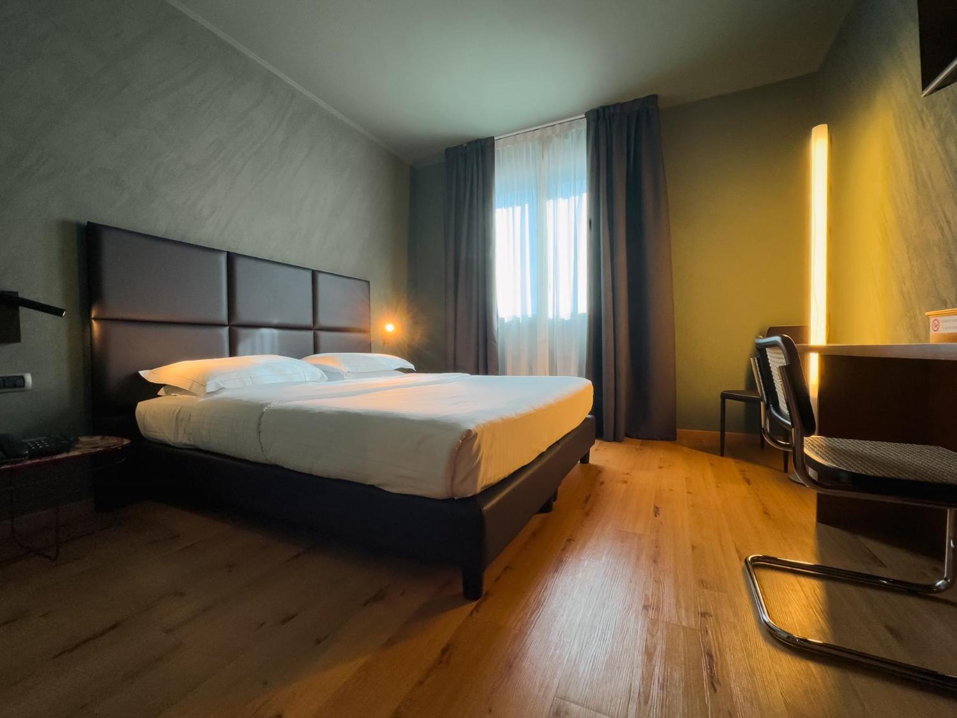 Point Hotel Пйове-ді-Сакко Екстер'єр фото