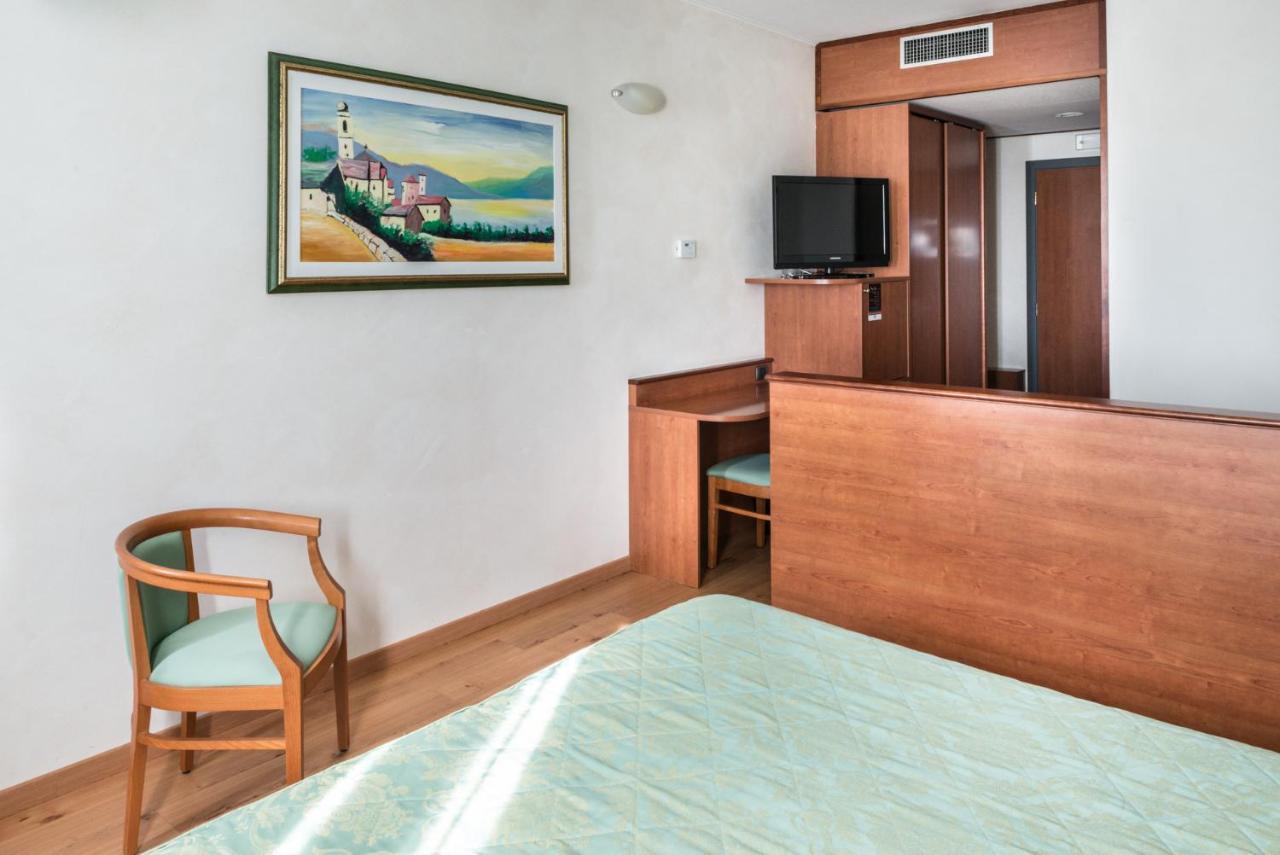 Point Hotel Пйове-ді-Сакко Екстер'єр фото